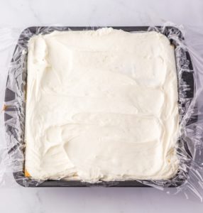 Topping the cake with marshmallow cream