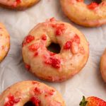 baked-strawberry-donuts