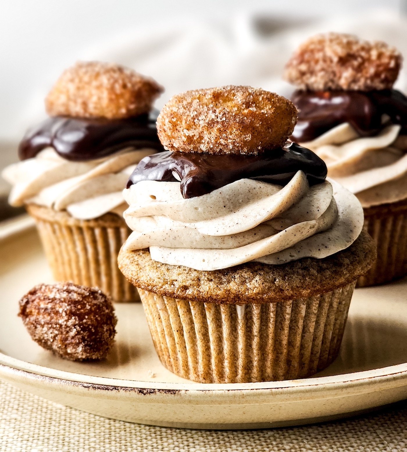 churro-cupcakes-with-cream-cheese-frosting