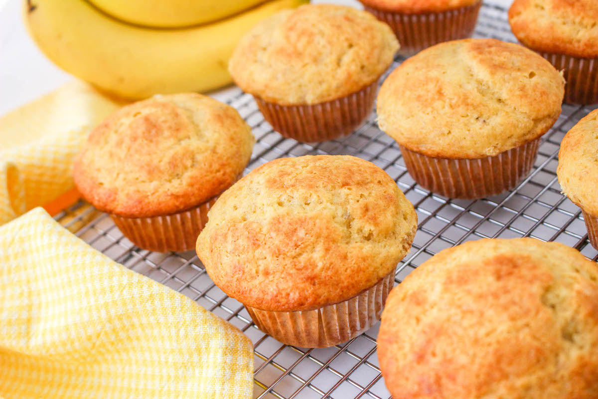 banana-cupcakes-with-cake-mix