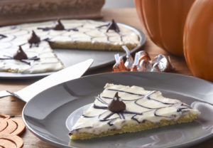 Halloween spider cookie pizza with icing