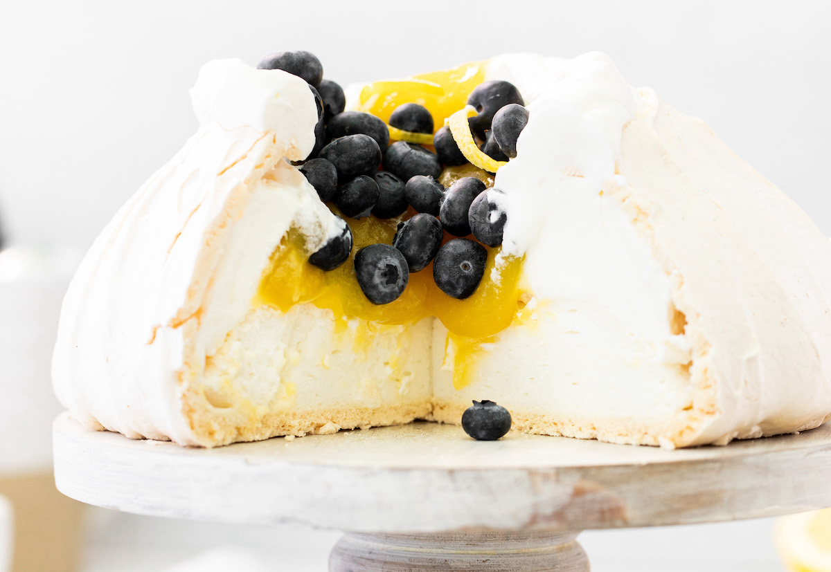 pavlova and lemon curd