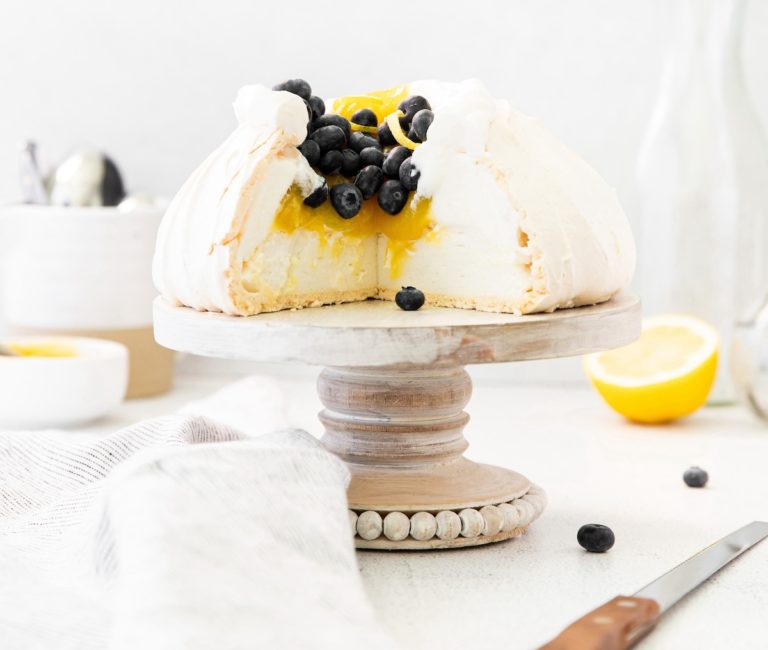 pavlova with lemon curd and berries