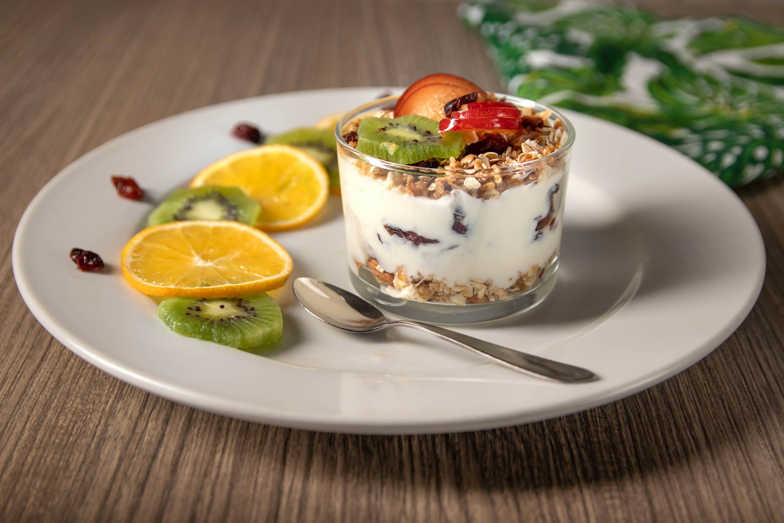 Berry yogurt parfait with fruit