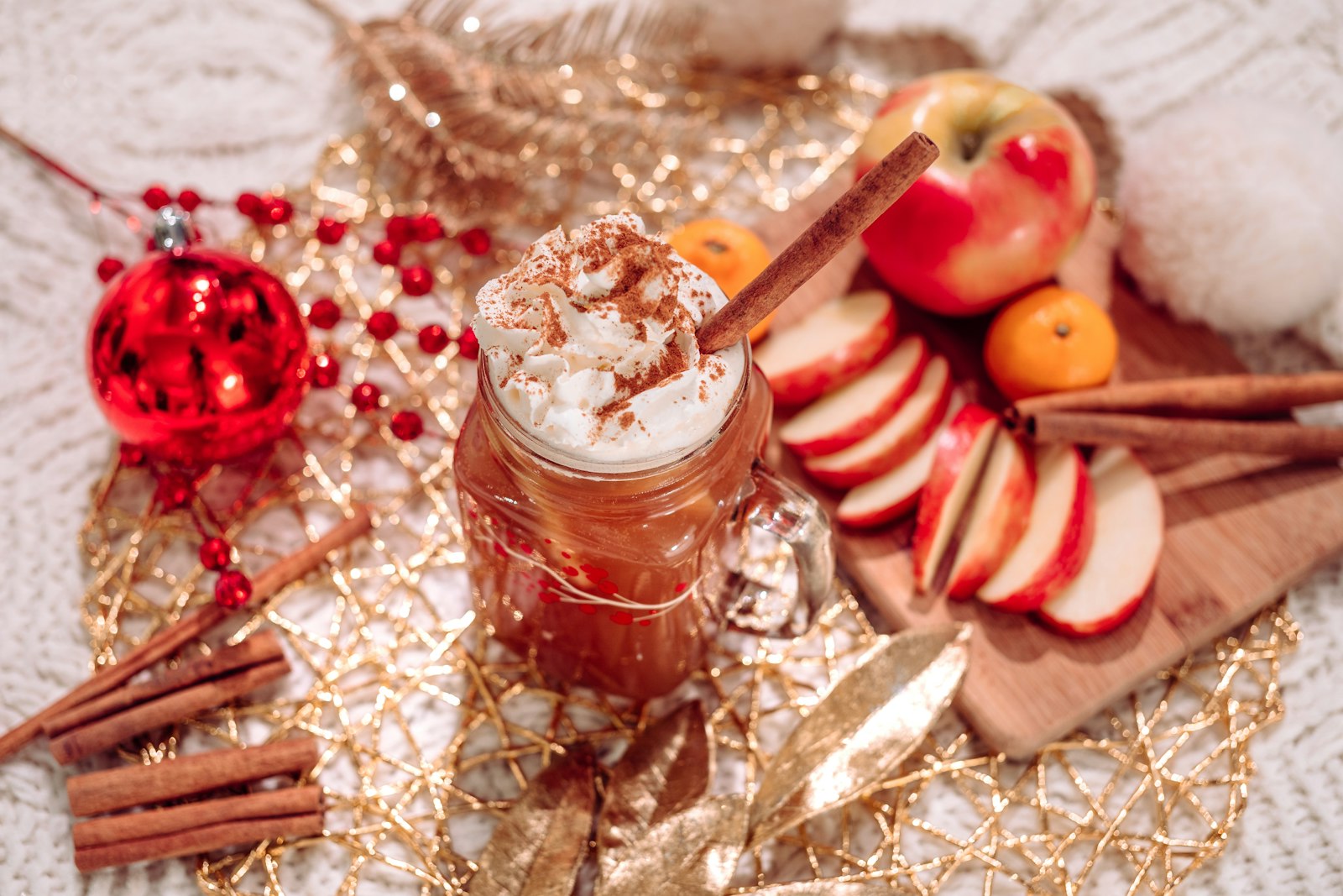 Juice with sliced apples