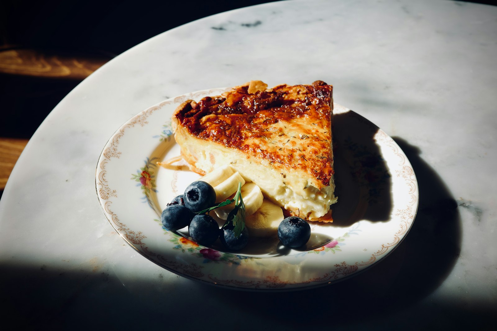 Slice of quiche with fresh fruit