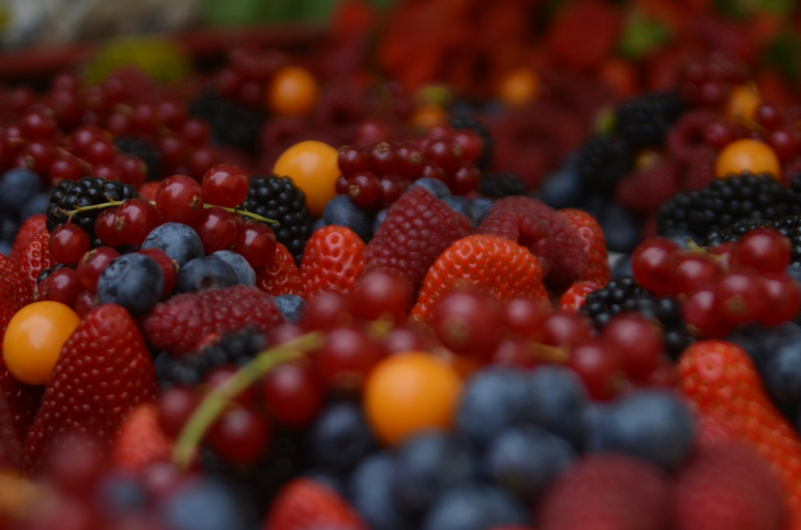 Fresh raspberries and grapes