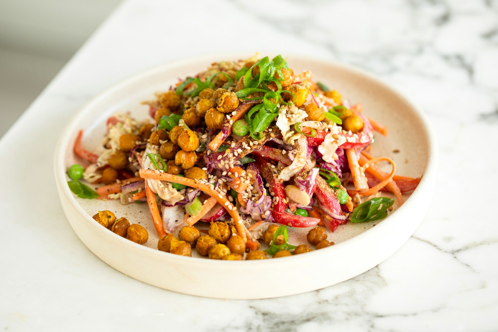 Crispy chickpea salad bowl