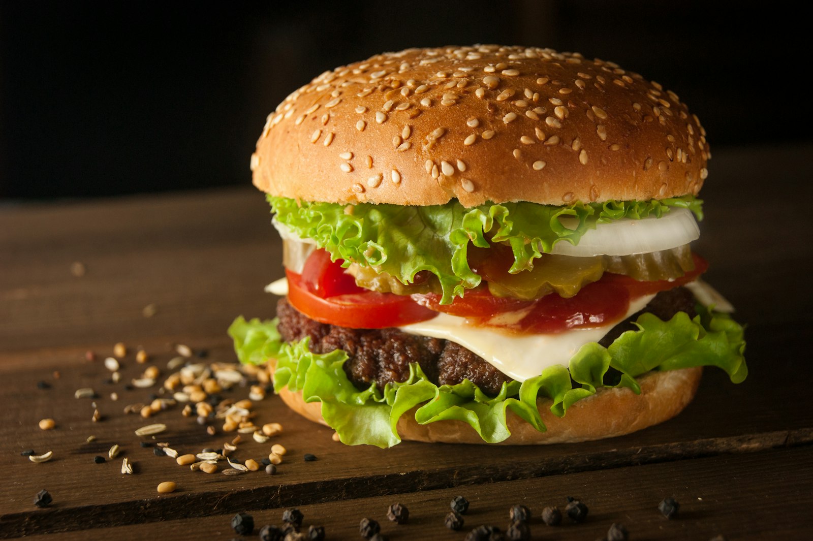 Classic burger with lettuce and tomato