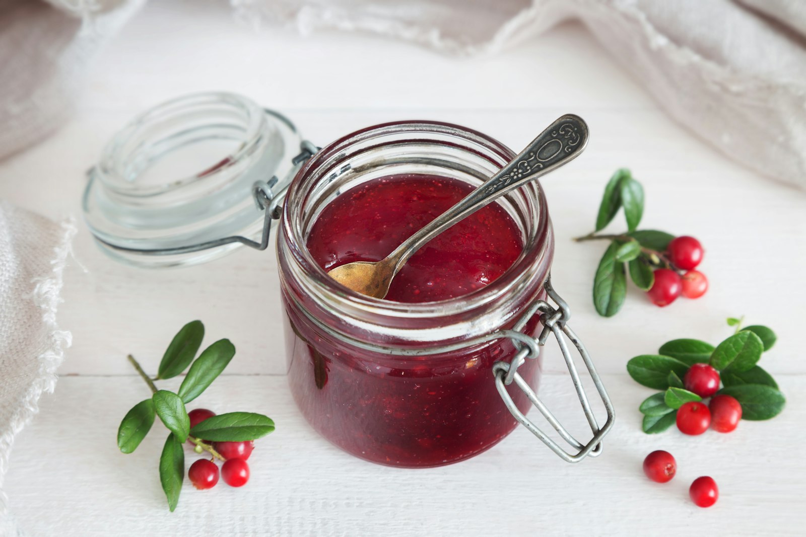 Thanksgiving leftover recipes: homemade cranberry sauce in a jar