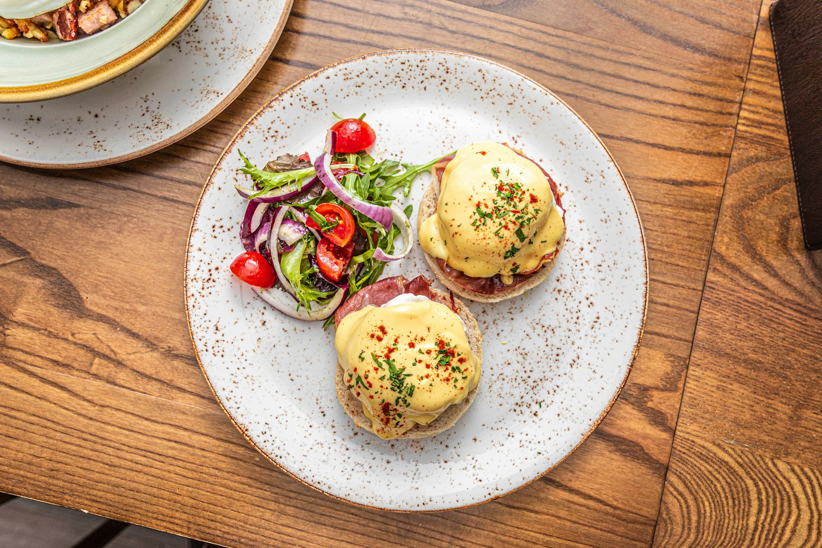Eggs benedict with hollandaise