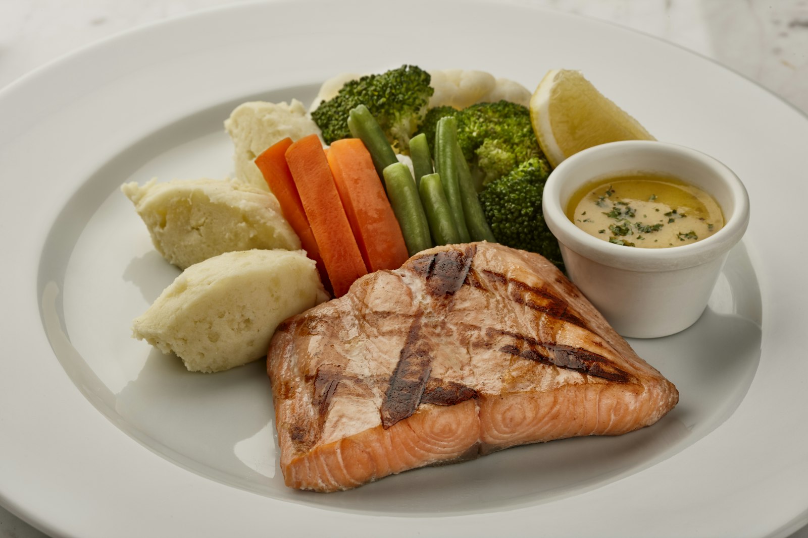 Roasted salmon fillet with vegetables
