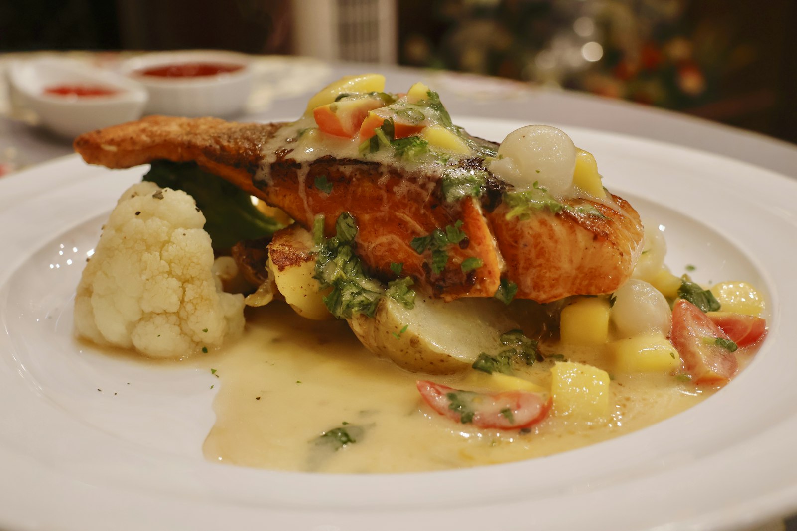 Smoky salmon fillet with roasted vegetables
