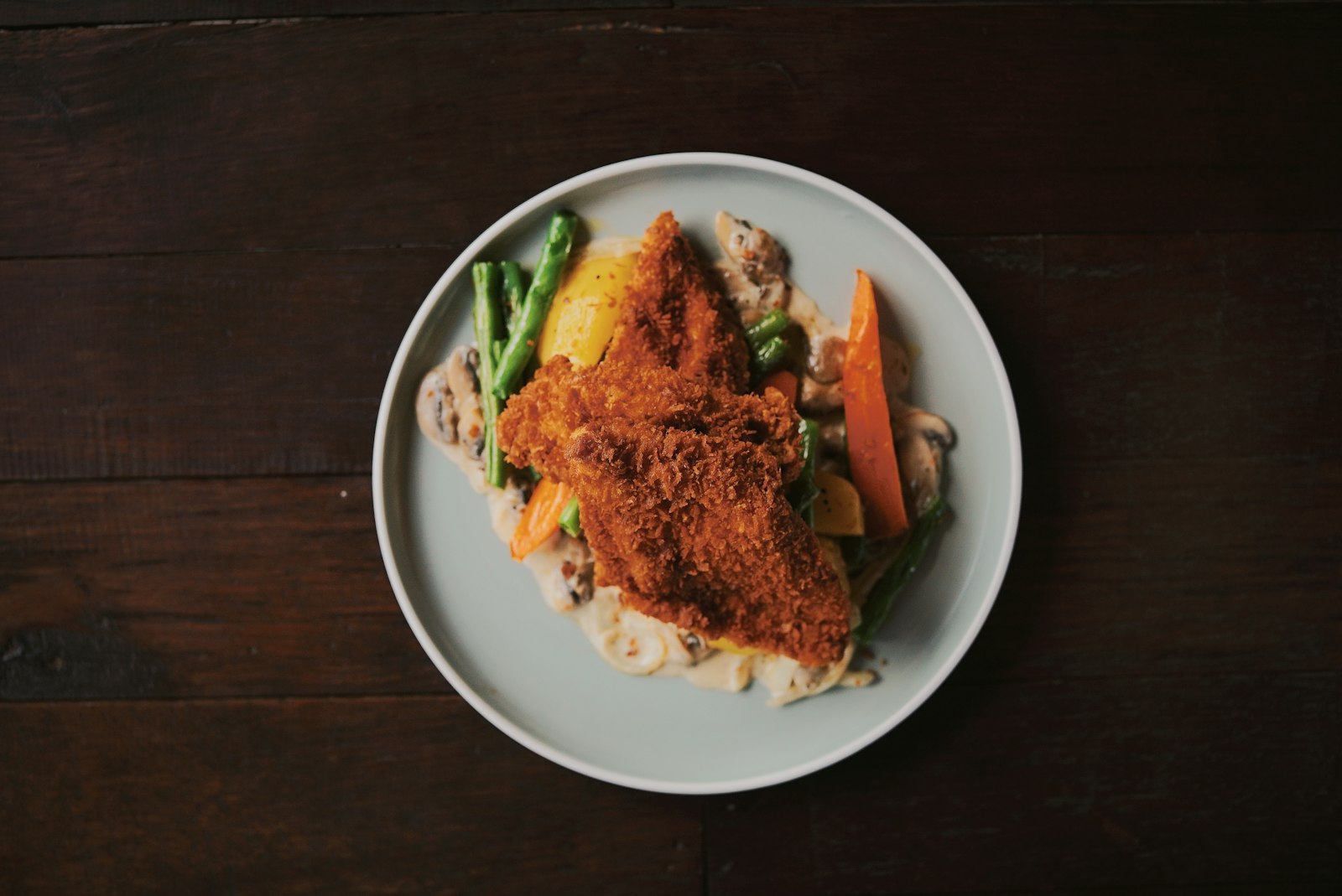 Crispy panko chicken cutlet with rice