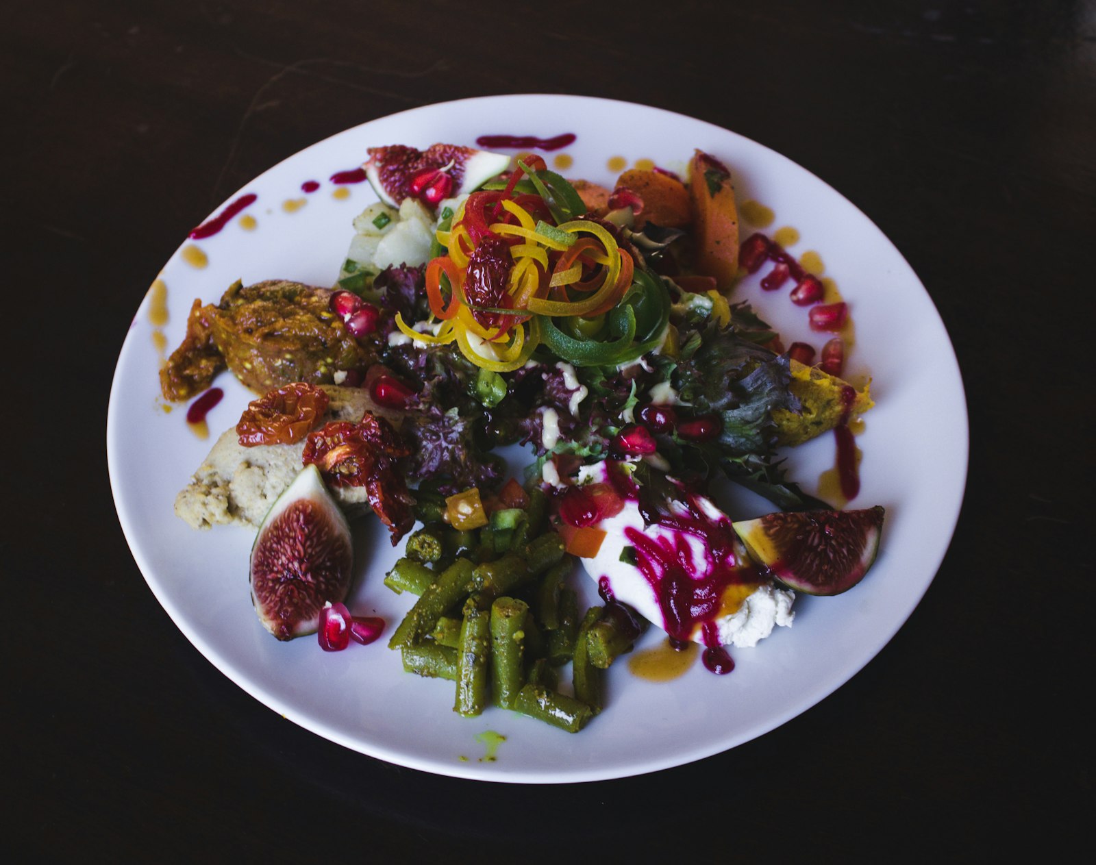 Mediterranean plate of hummus, falafel and fresh vegetables