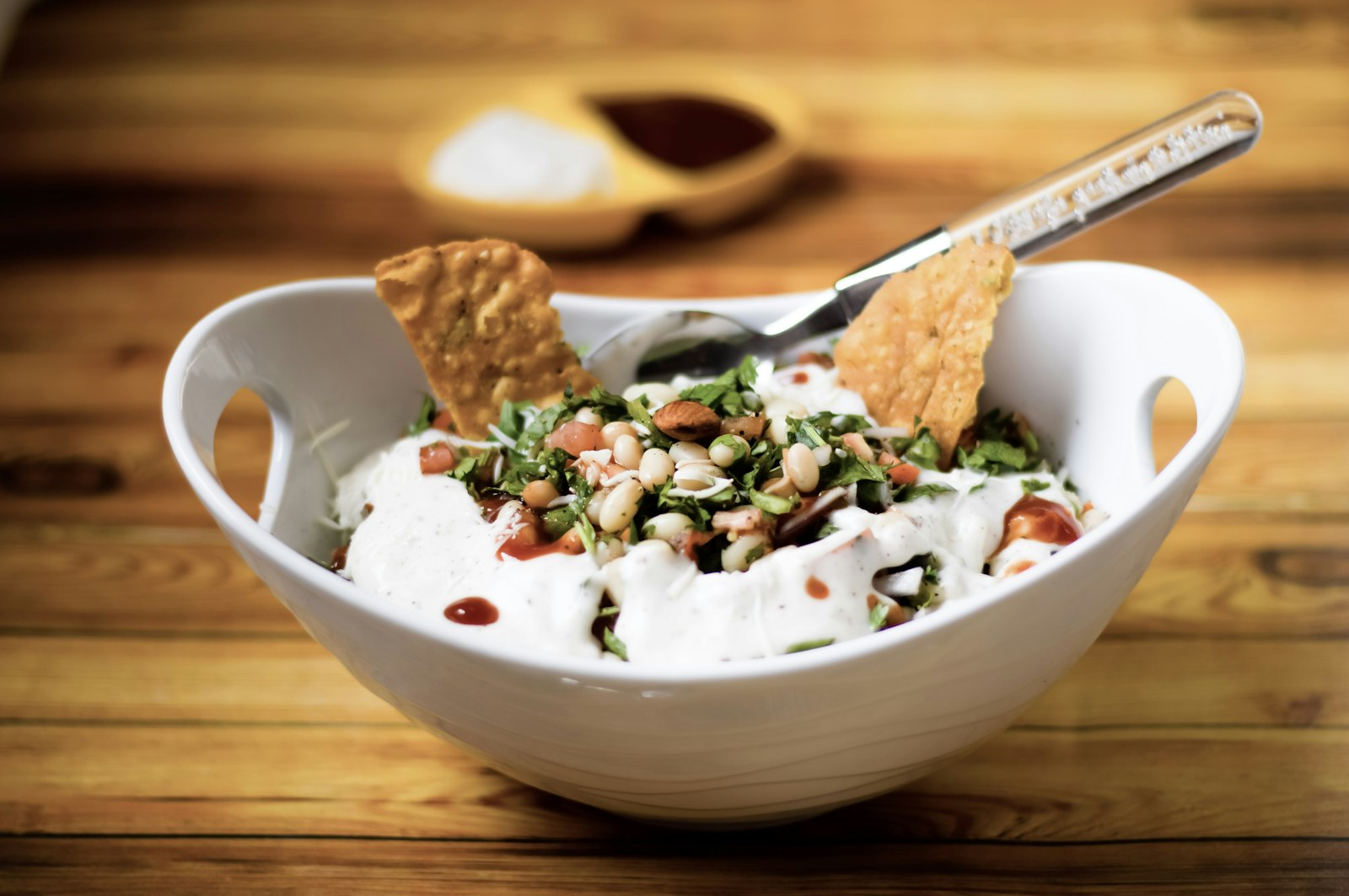Creamy cottage cheese dip with crackers