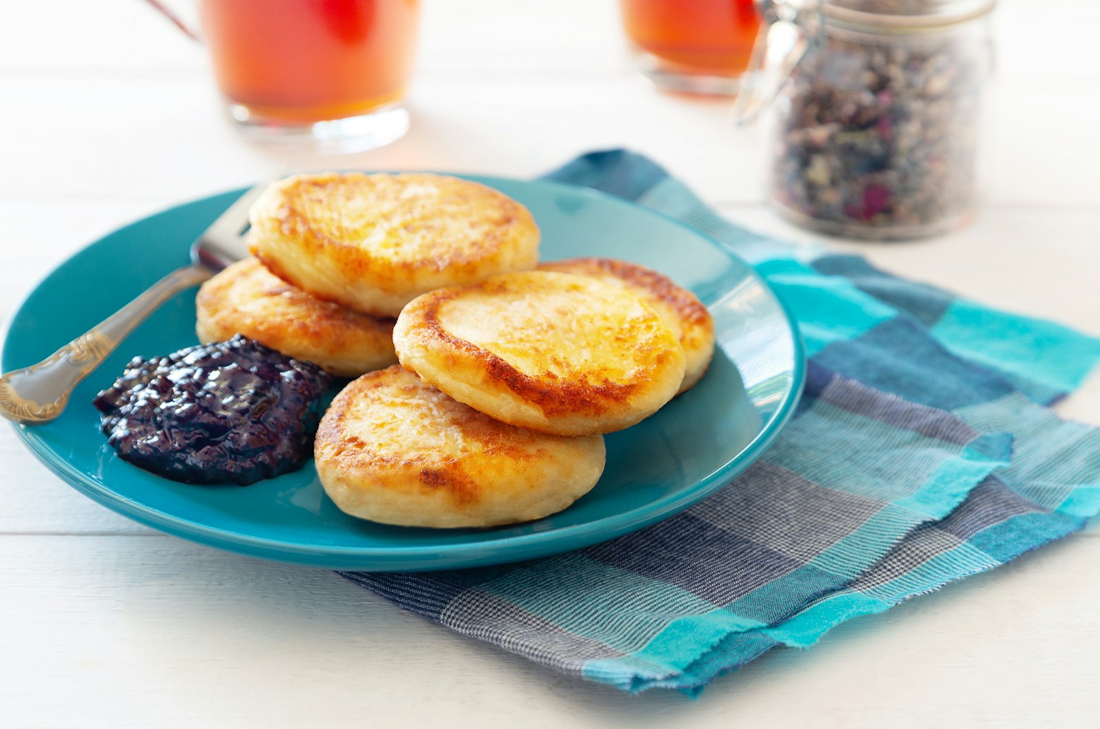 Syrniki cottage cheese pancakes with jam