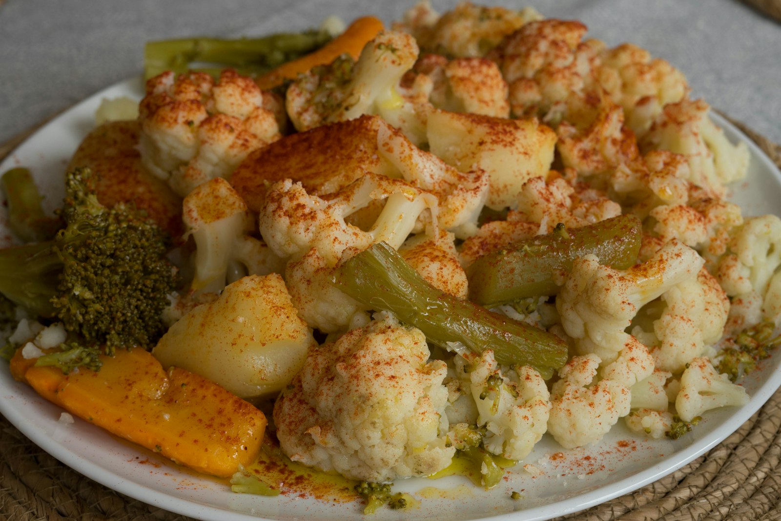 Roasted cauliflower with carrots and potatoes