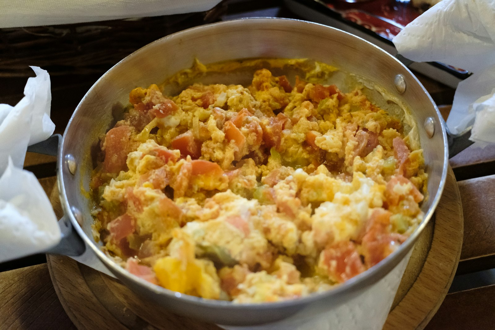 Creamy macaroni with sweet kernels in a pot