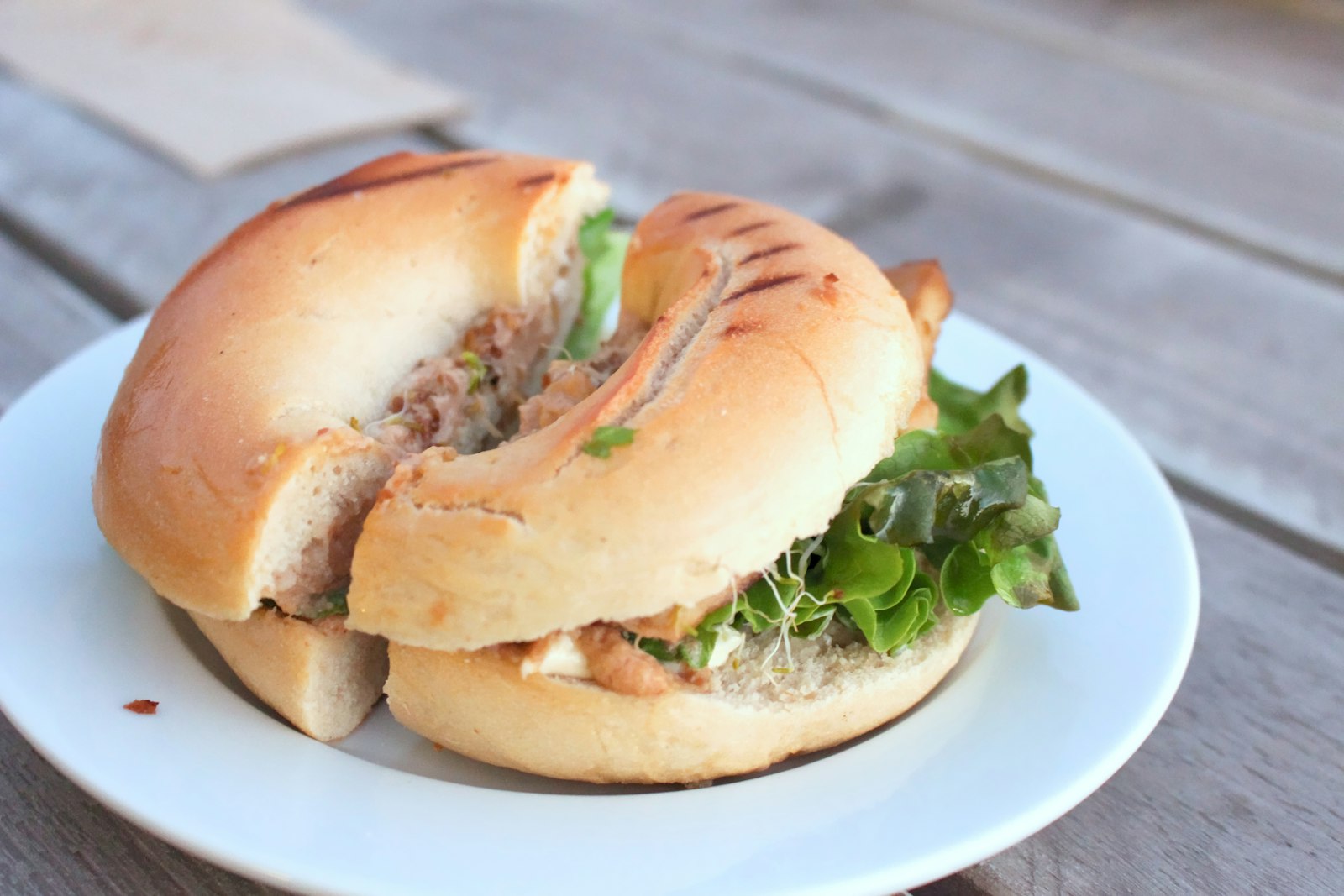 Bagel sandwich with lettuce on a plate