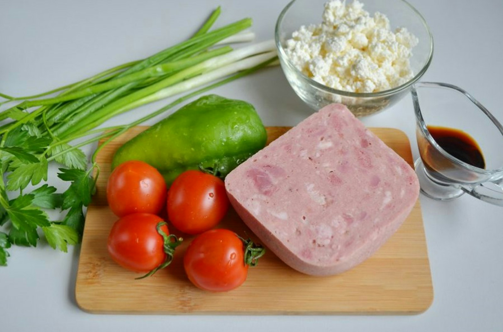 Ham and tomatoes on a cutting board