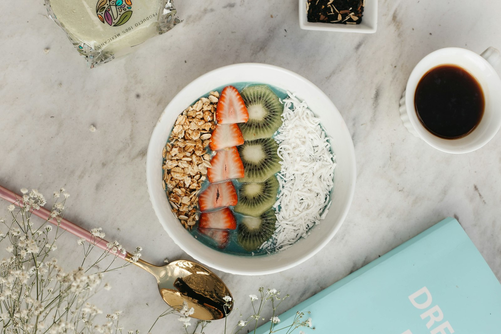 Spinach mango bowl with fruit and seeds