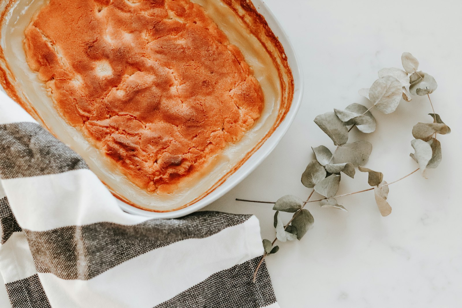 Holiday dip recipes: baked buffalo chicken dip in a dish