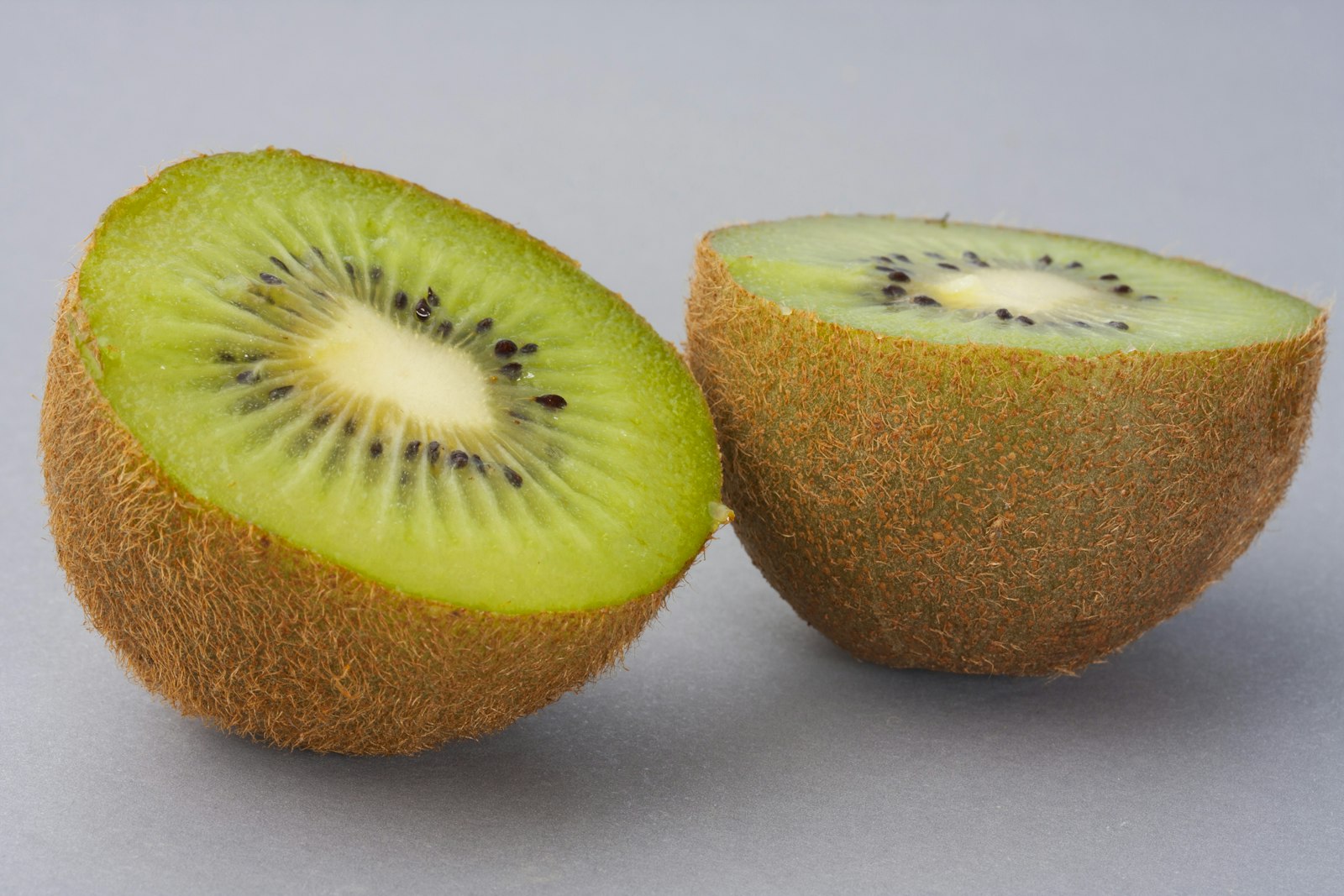Foods for sleep: fresh kiwi fruit cut in half