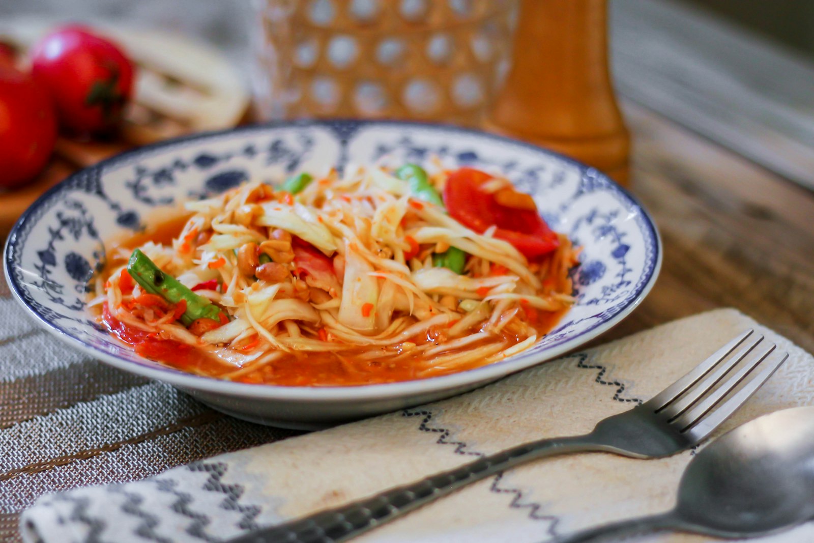 Thai som tam green papaya salad