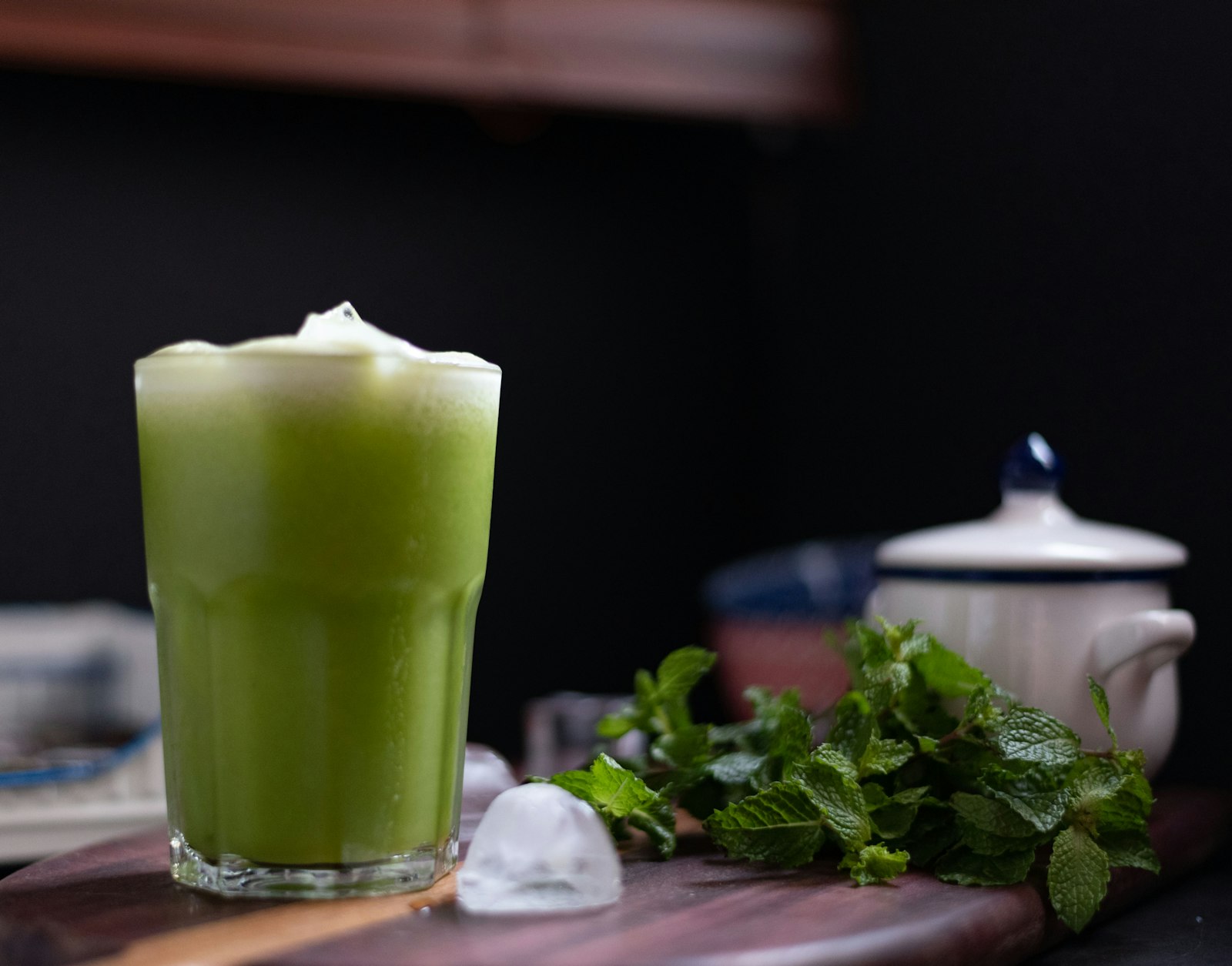 Green spinach and mint smoothie