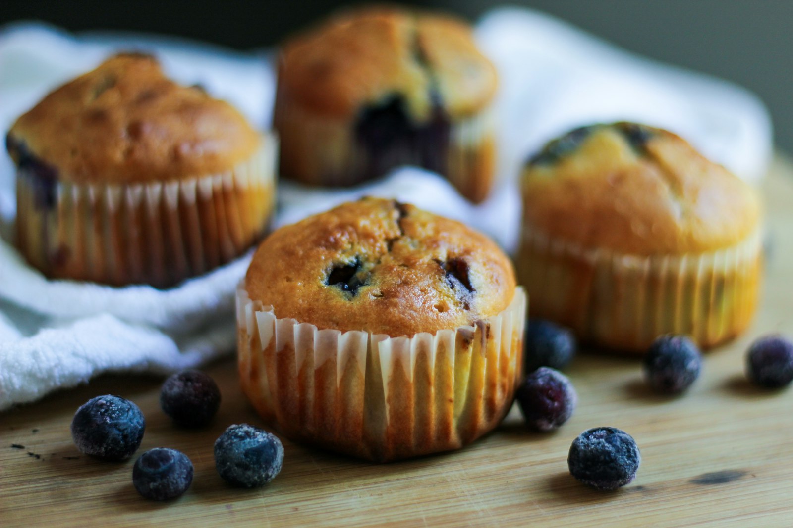 Blueberry muffins with fresh blueberries