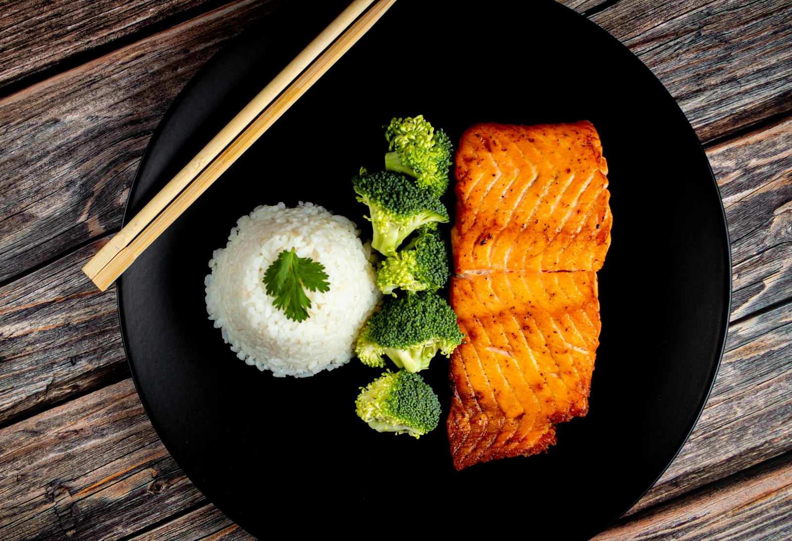 Salmon with rice and broccoli, classic brain foods