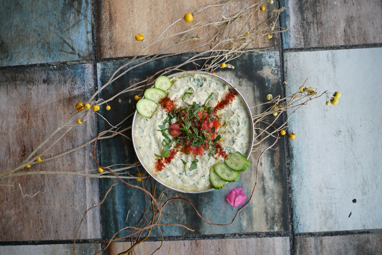 Tzatziki with cucumber slices