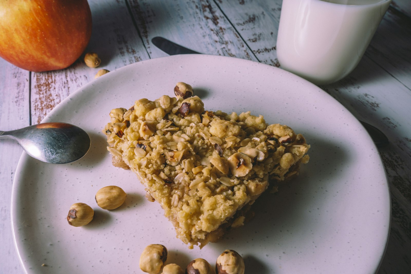 Apple pie bars with crumb topping