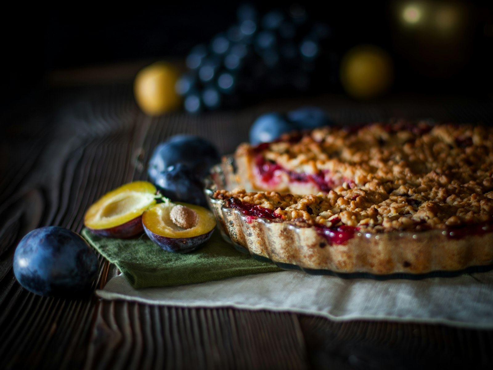 Plum crumble tart with fresh plums