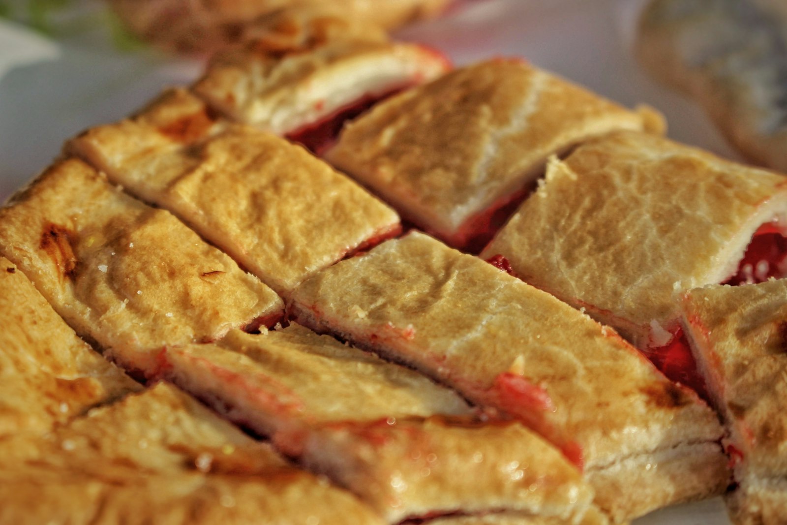 Golden lattice slab with fruit filling