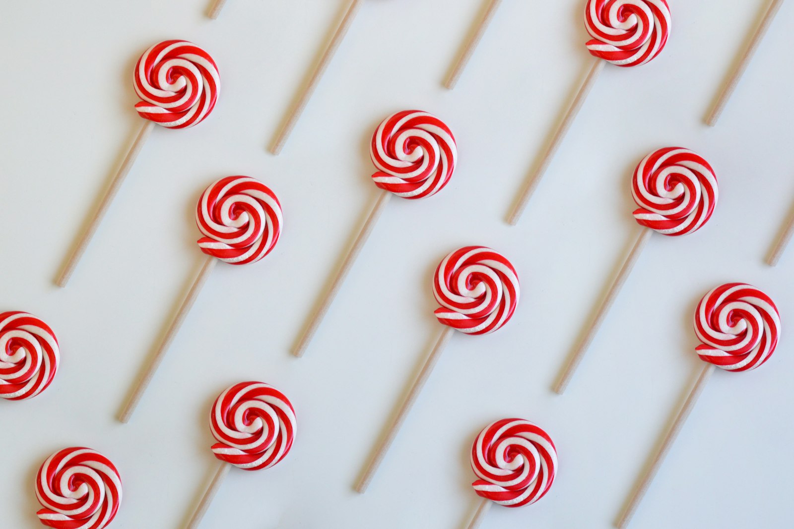 Peppermint swirl lollipops