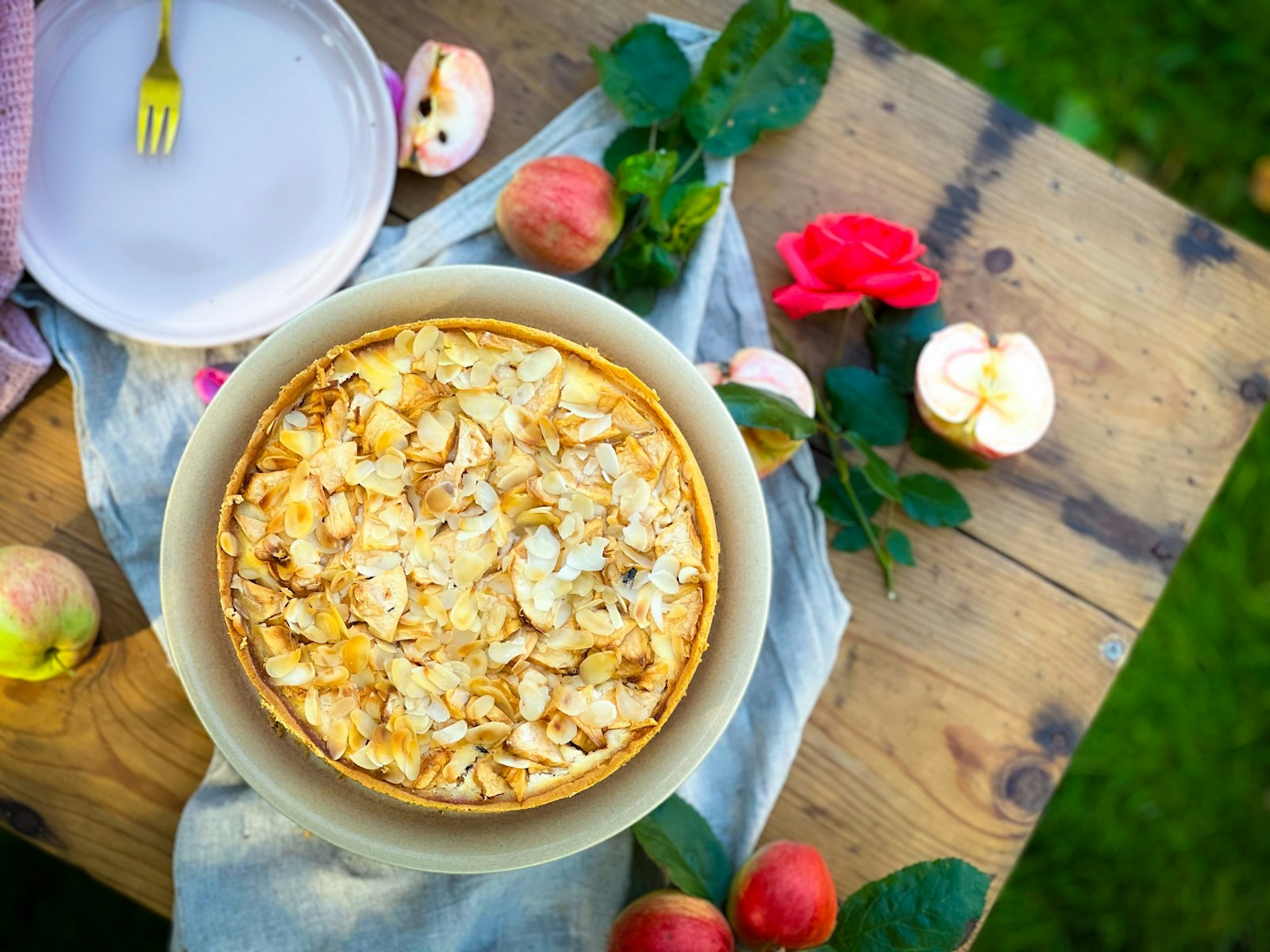 Rustic apple cake with sliced apples