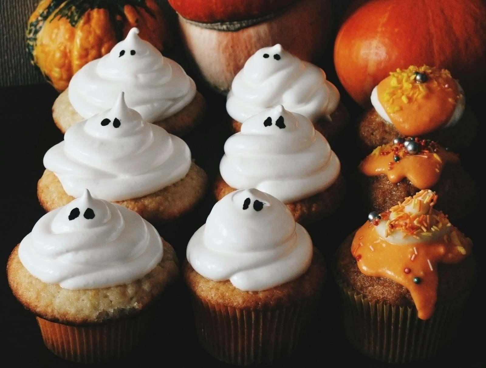 Ghost topped pumpkin spice cakes for Halloween