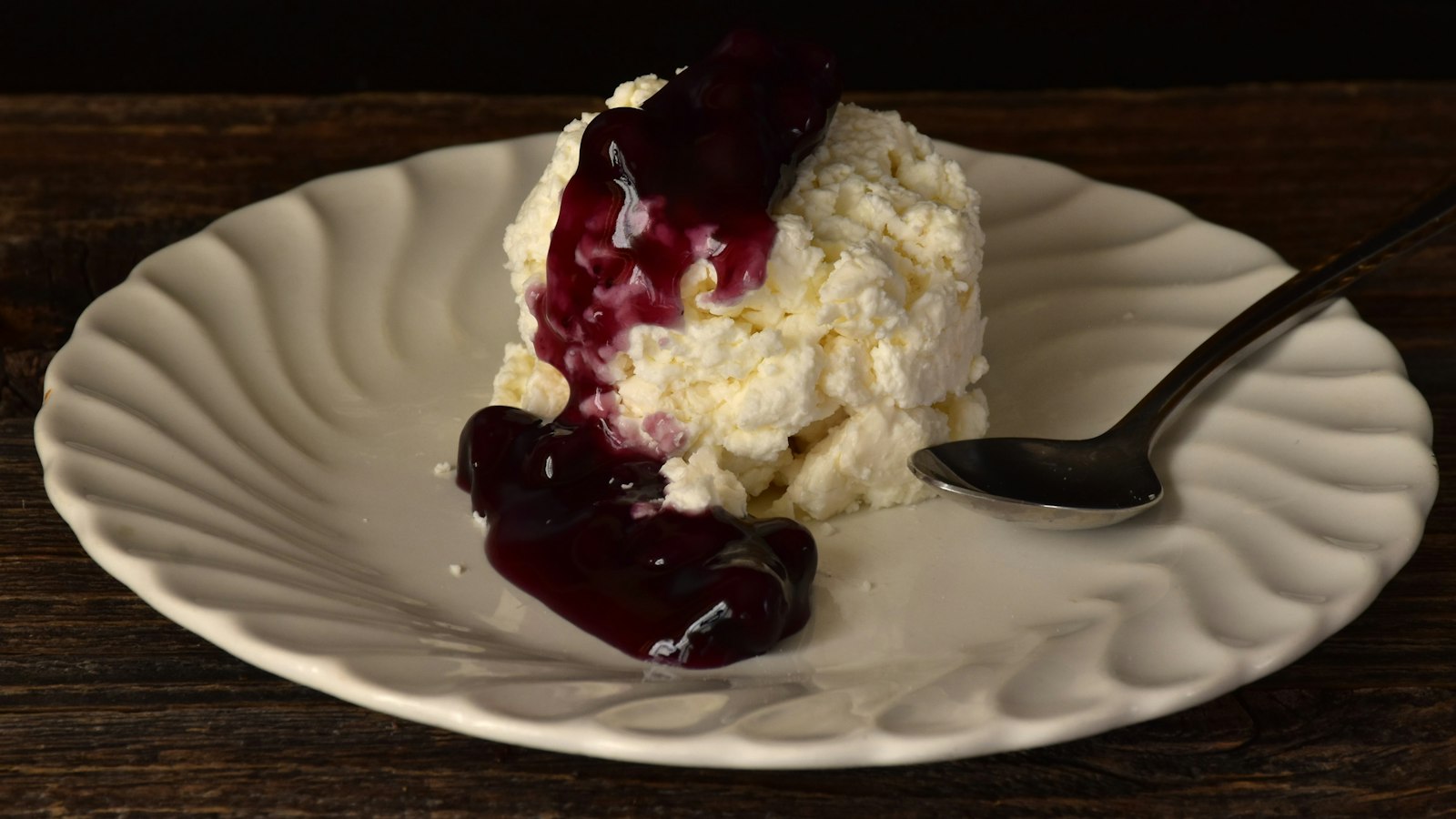 Danish rice pudding with warm cherry sauce