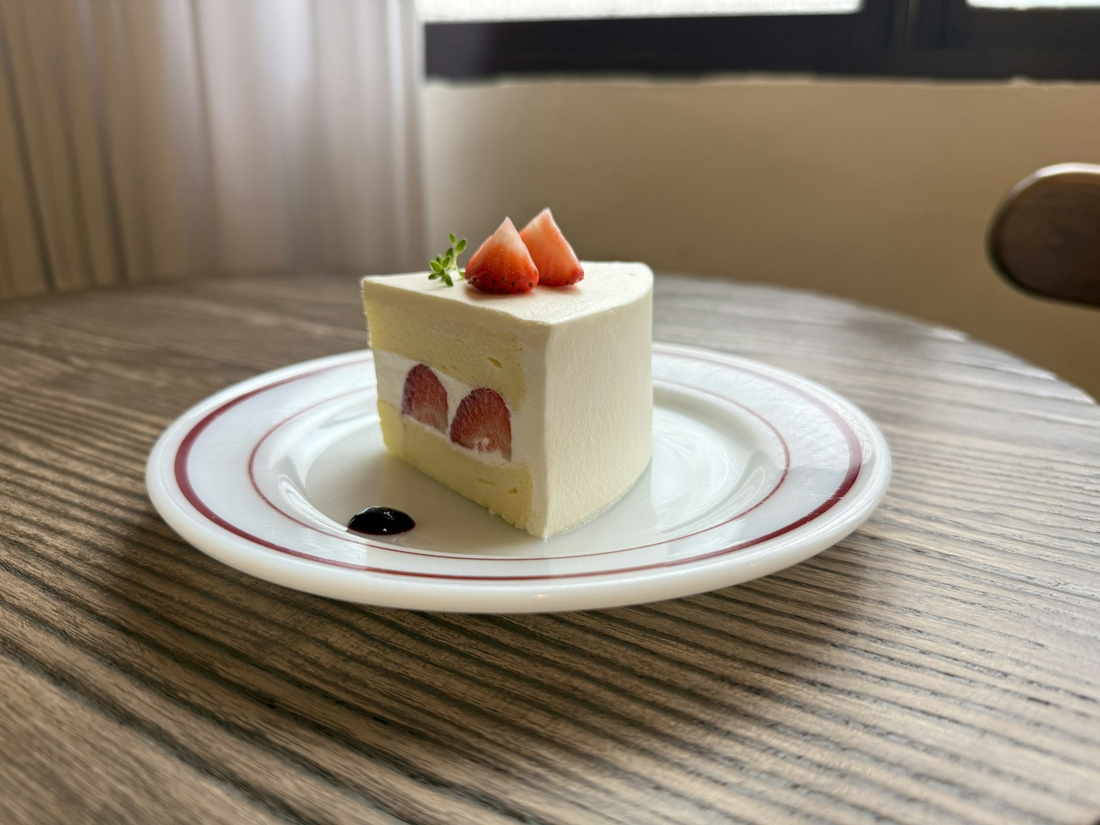 Japanese strawberry shortcake slice, a Christmas dessert in Japan