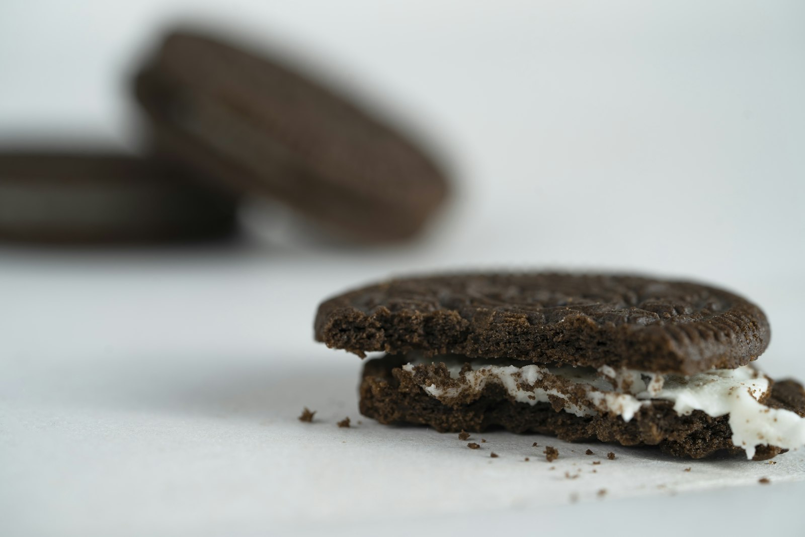 Chocolate cookie sandwich with marshmallow