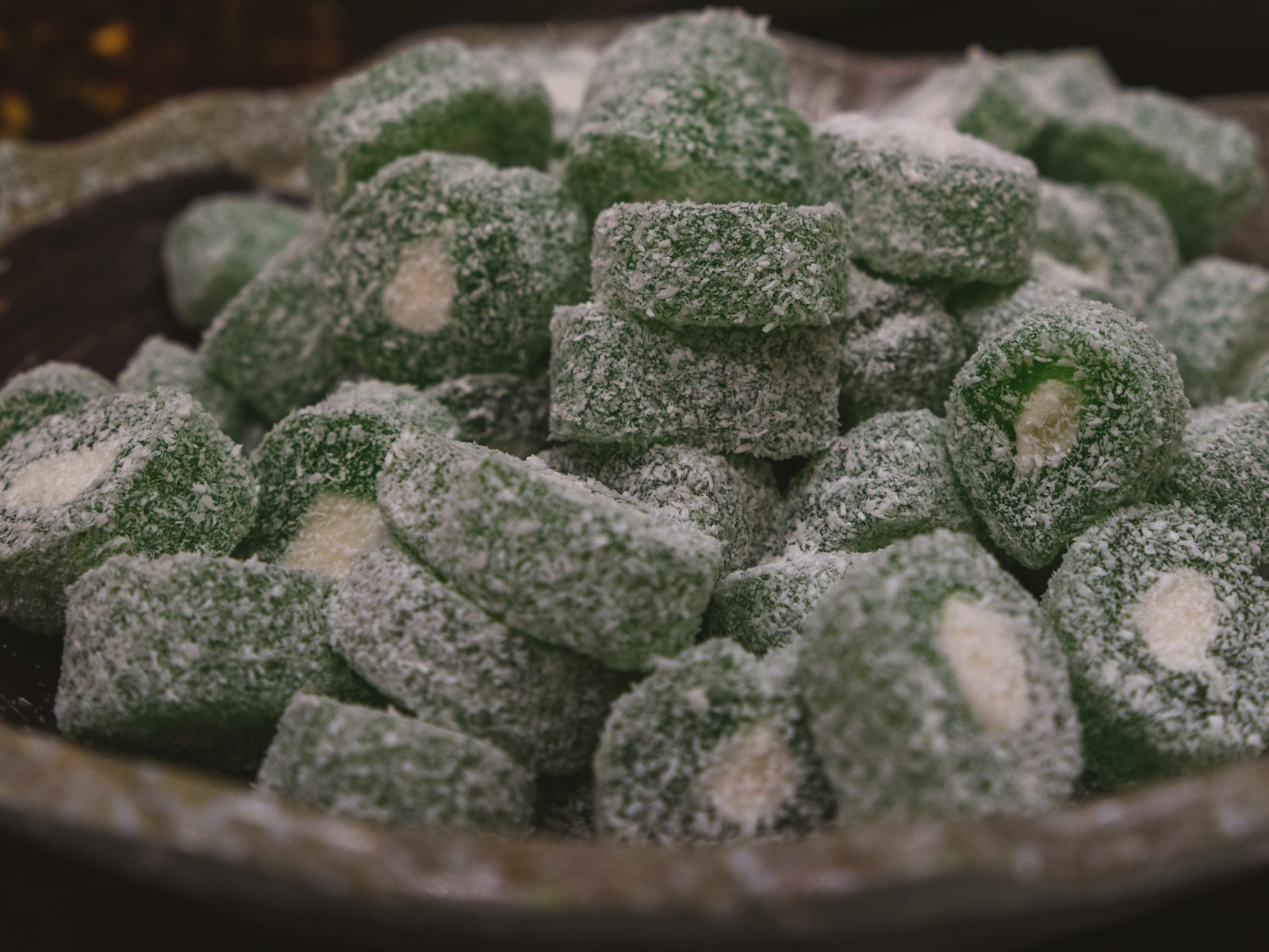 Pistachio loukoumi rolls dusted with sugar