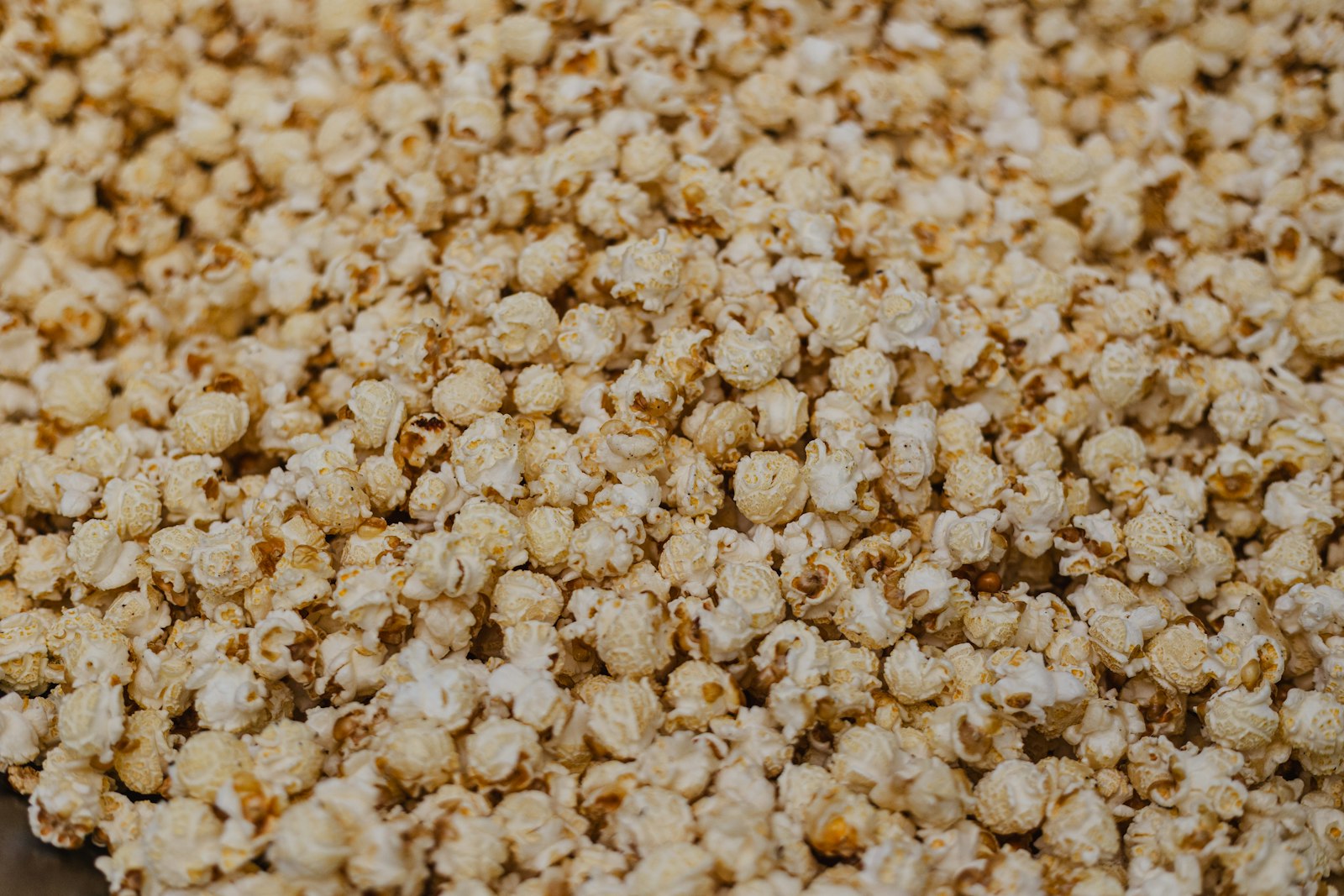 Crunchy golden glazed popcorn