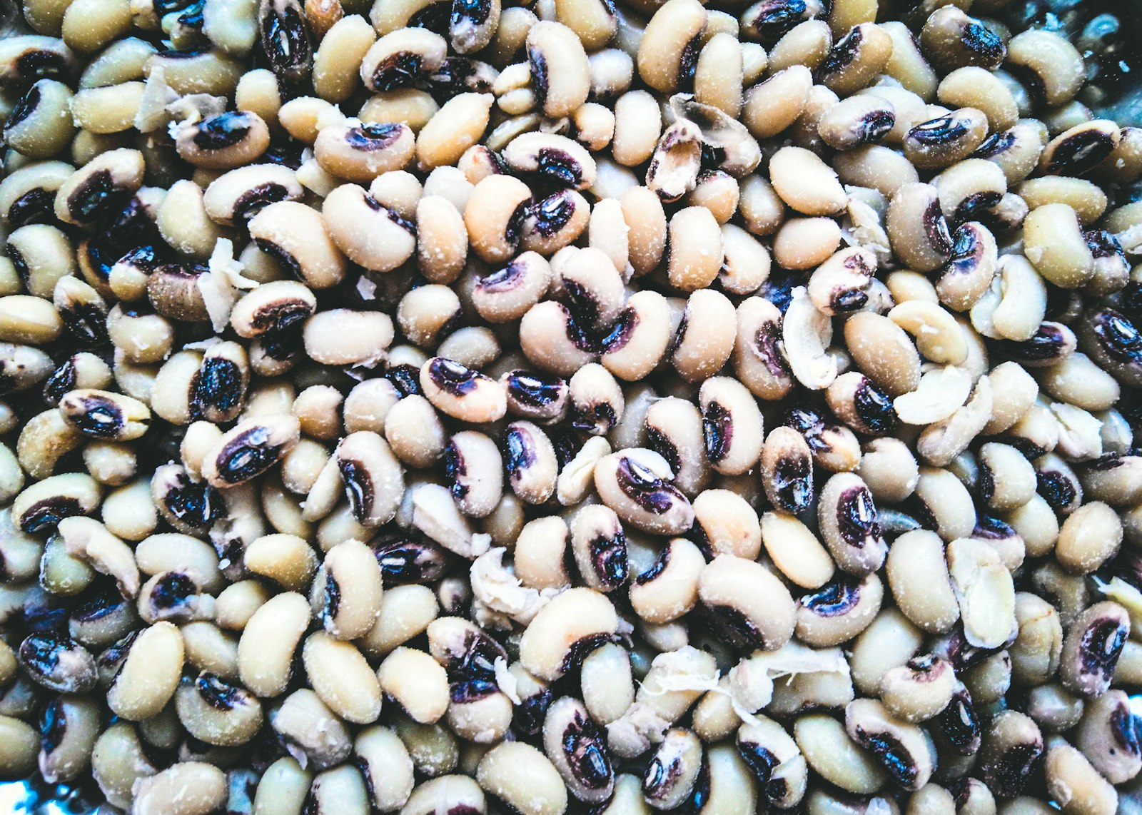 a pile of dried black eyed peas