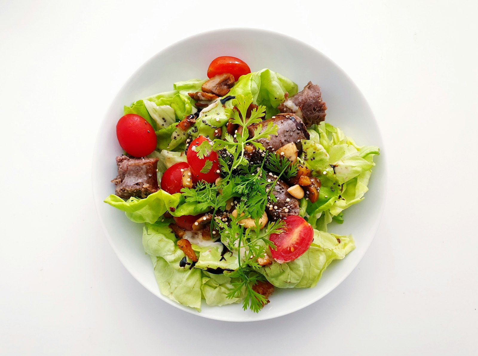 Greek salad with tomatoes and lettuce