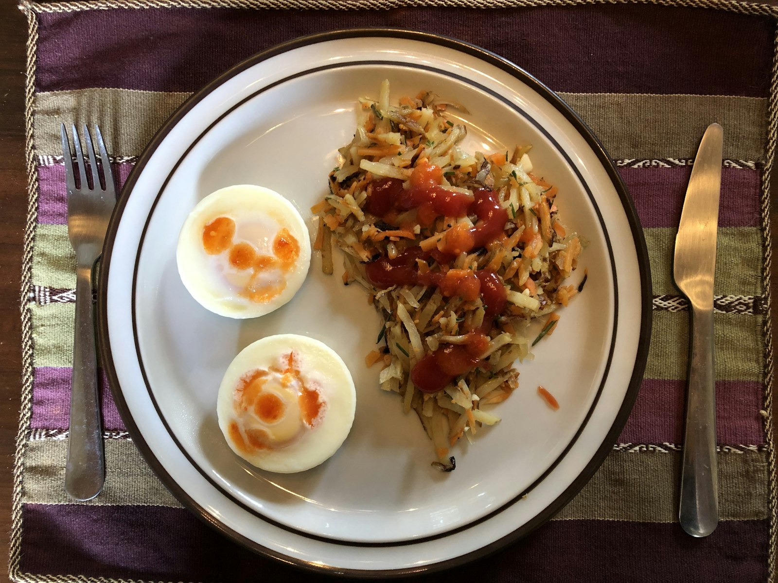 Crispy hash browns with eggs