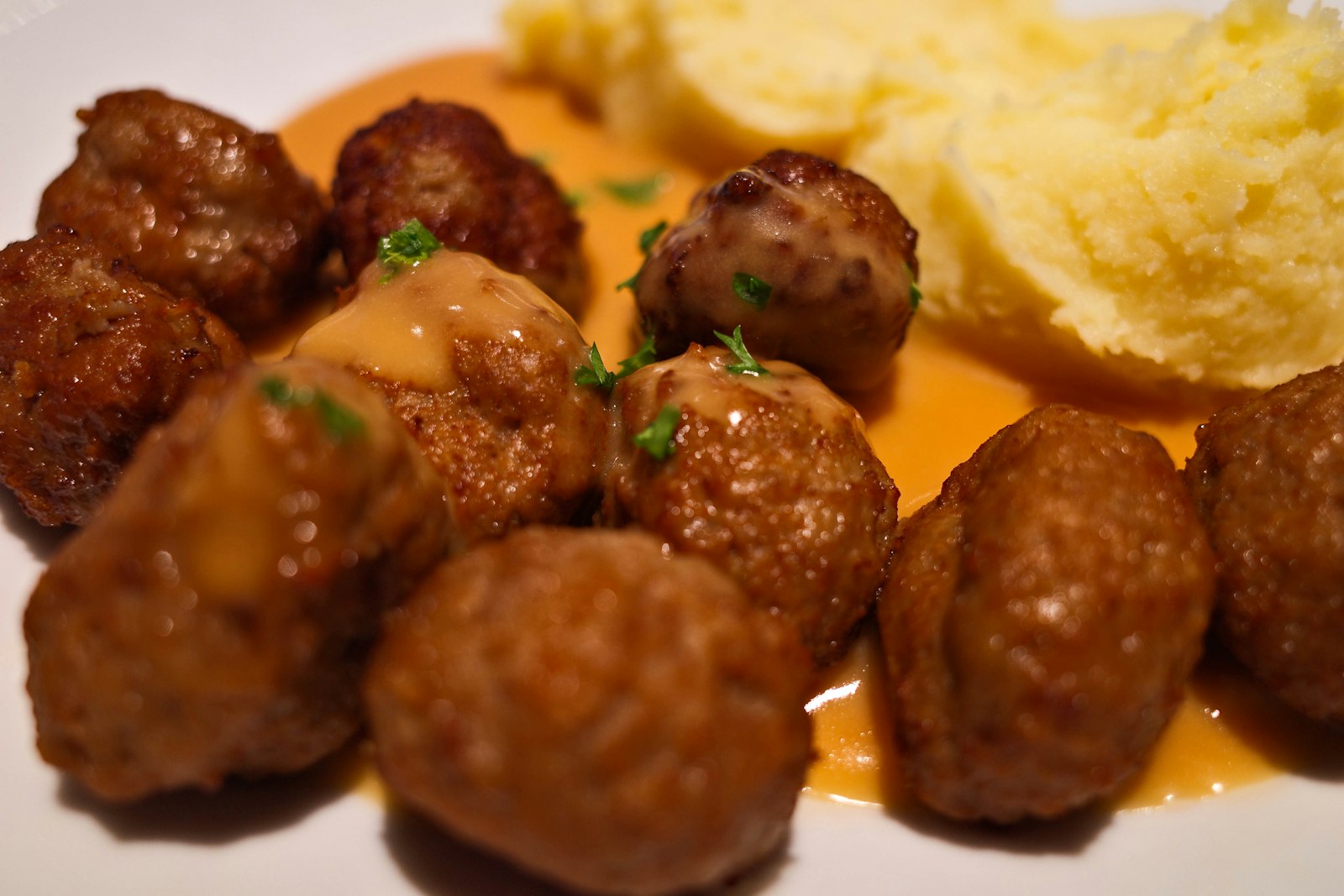 Glazed party meatballs