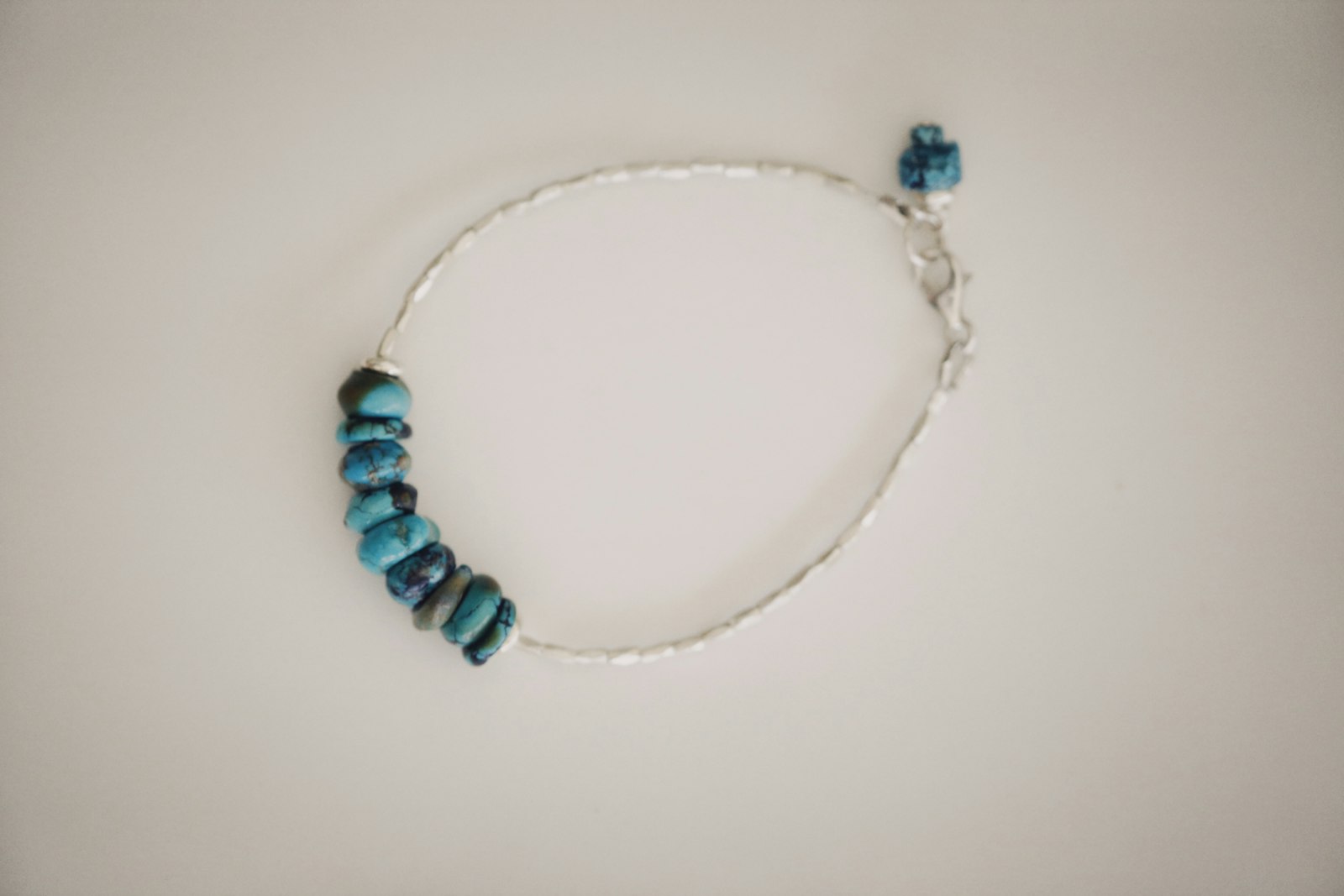 Bracelet with beads and a silver chain