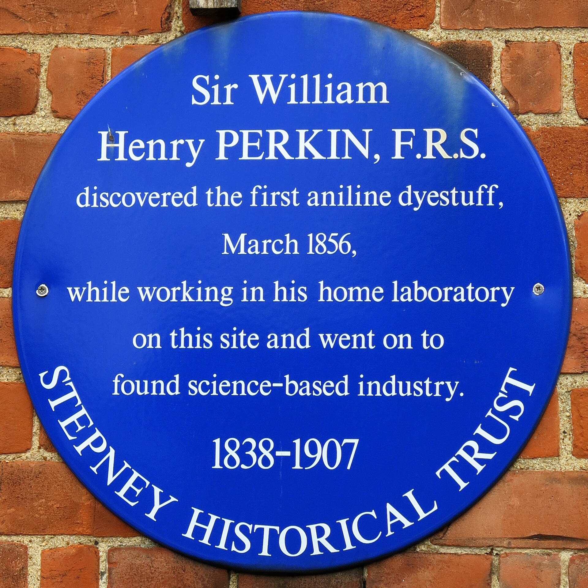 Blue plaque honoring William Henry Perkin, who discovered the first aniline dye in 1856